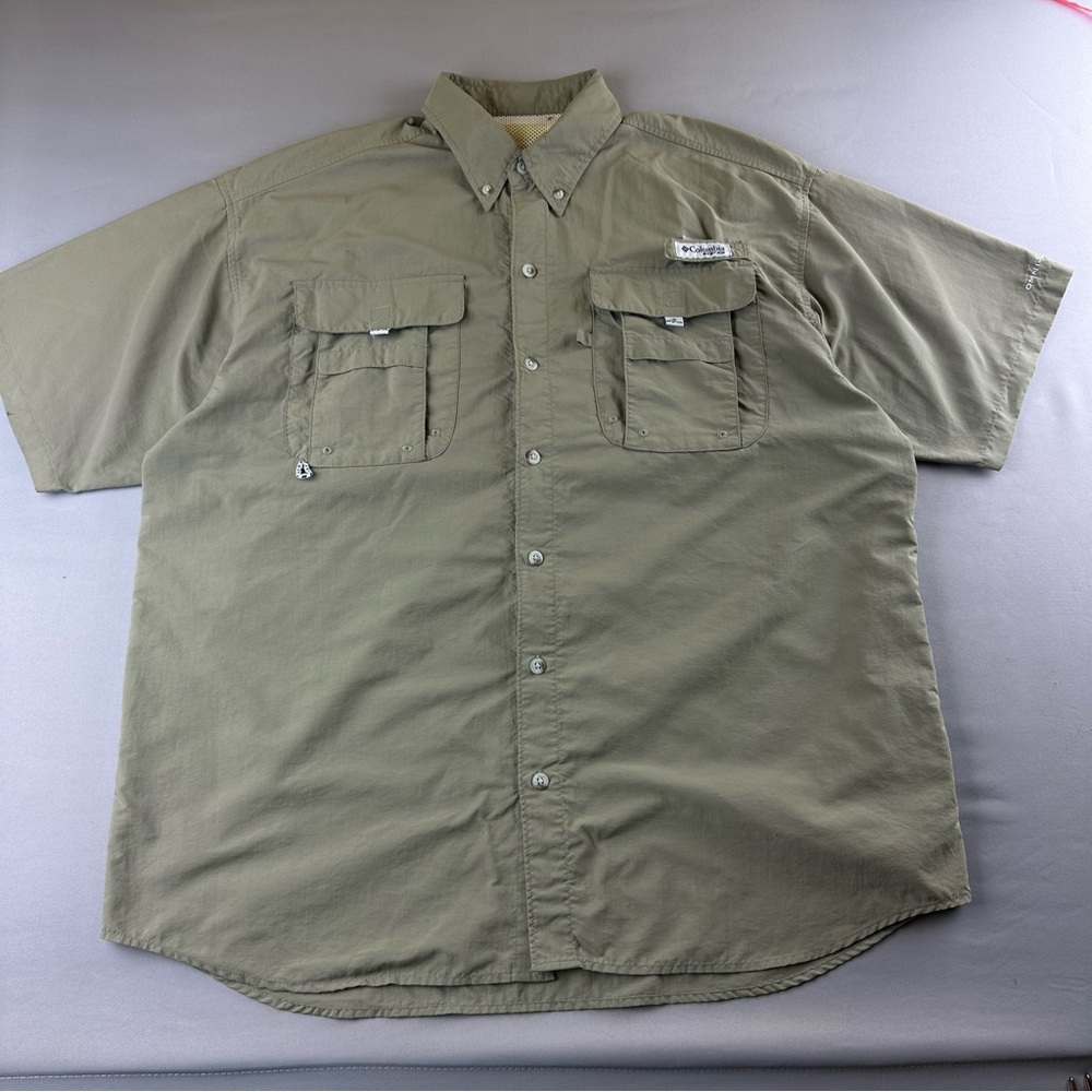 Columbia Short-Sleeve Button-Up Shirt in Olive
